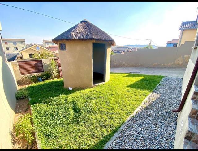 2 BEDROOM PROPERTY TO RENT IN FLEURHOF